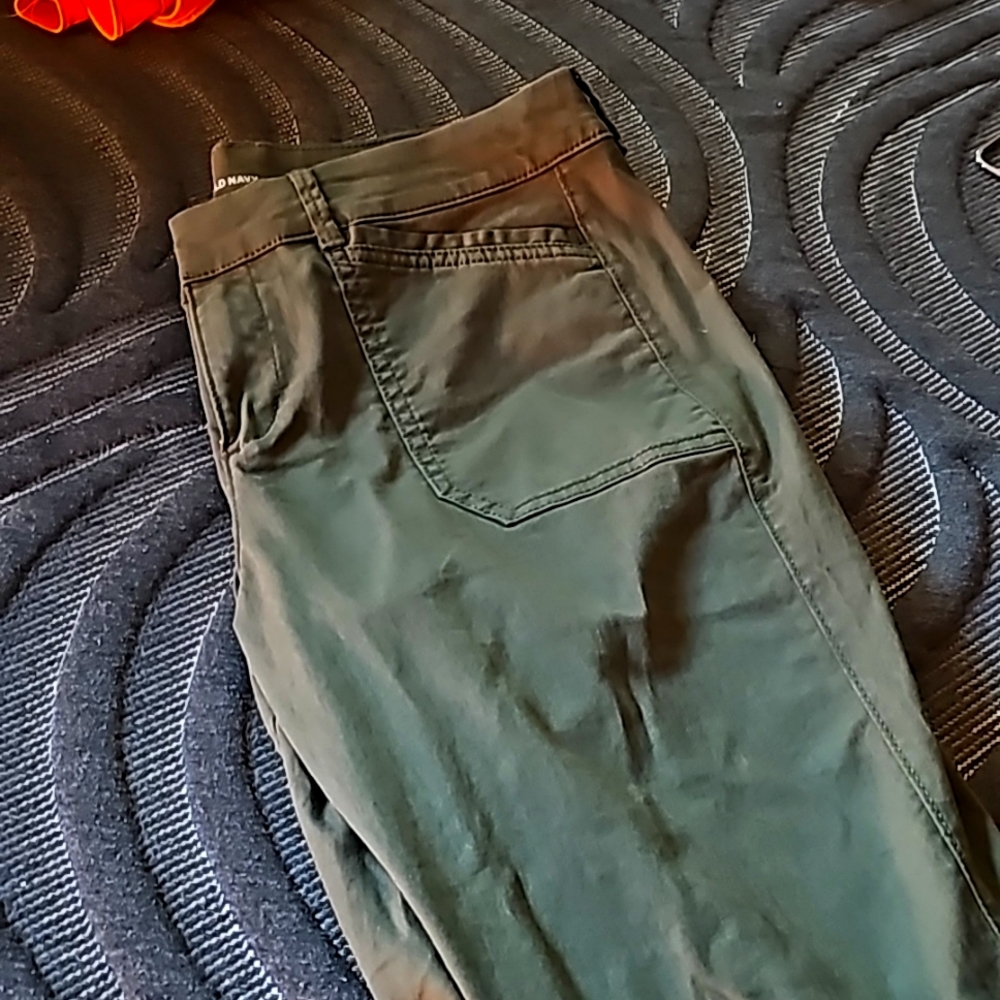 Old Navy size 4 ankle pixie pant, olive green